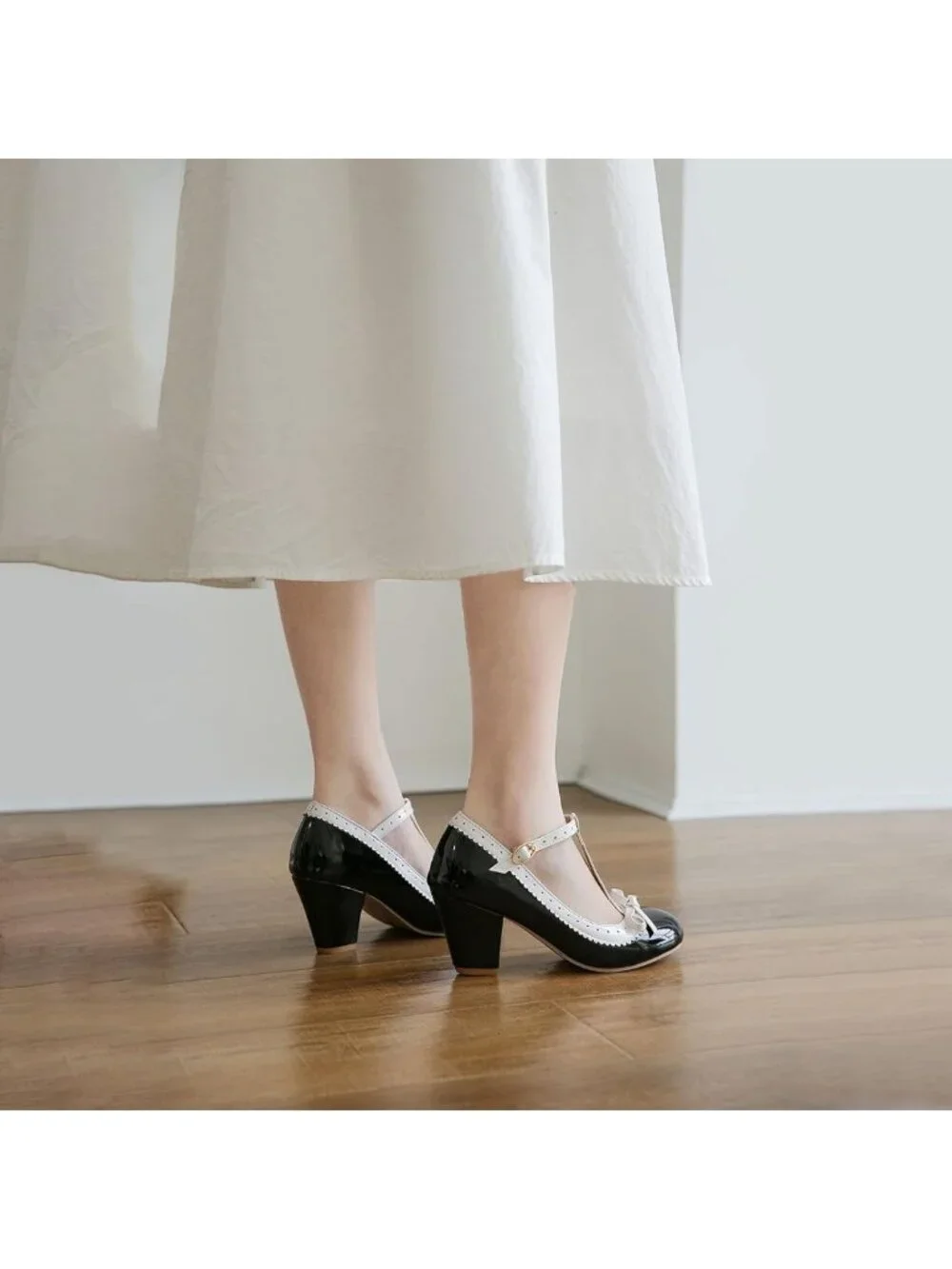 Stylish Rockabilly T-Strap Mary Jane Block Heel Closed Toe Pumps for Women